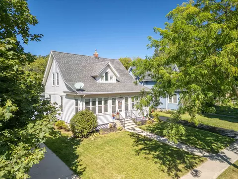 306 W Lake St, Horicon, WI 53032