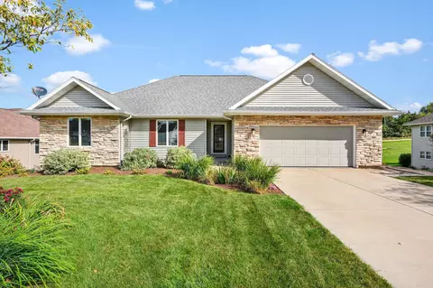 700 Prairie Hills Dr, Dodgeville, WI 53533