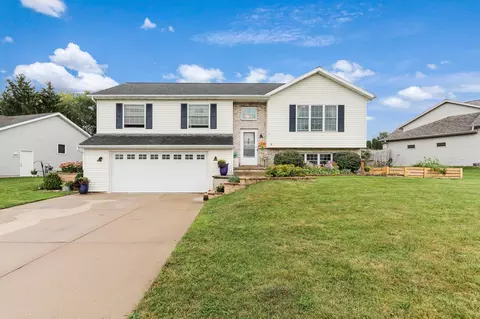 3249 Edmonton Dr, Sun Prairie, WI 53590