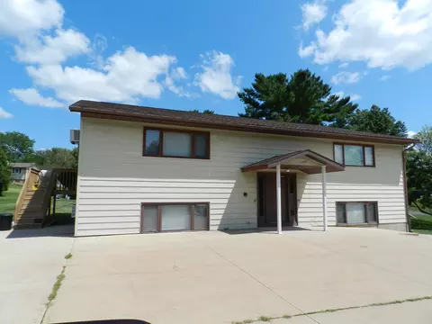 1075 Lancaster St, Platteville, WI 53818