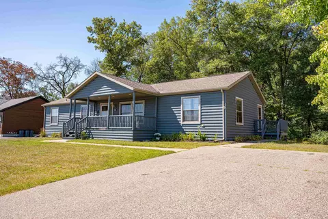 303 Oakbrook Dr, Wisconsin Dells, WI 53965