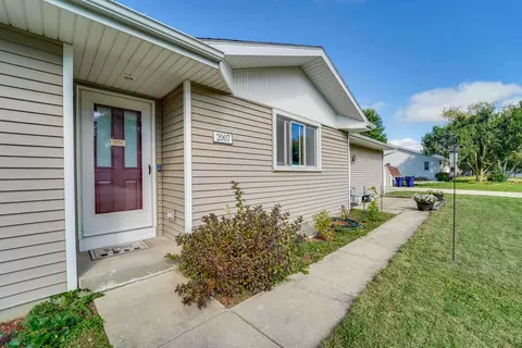 2007 Meadowlark Dr, Janesville, WI 53546