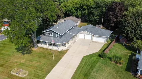 6110 Ridgewood Ave, Monona, WI 53716