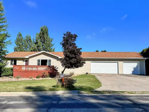 109 Eagle Dr, Mcgregor, IA 52157