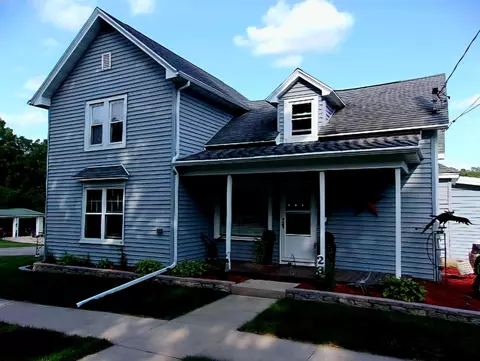 23 Broadway St, Edgerton, WI 53534