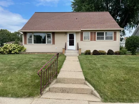 111 6th St, Waunakee, WI 53597