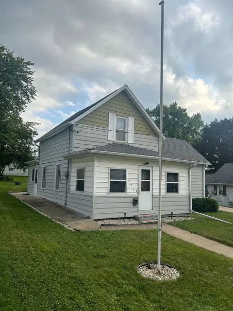 721 E Maple St, Lancaster, WI 53813