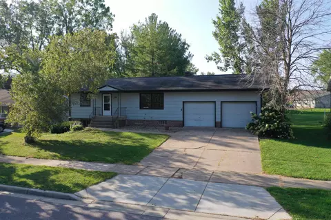 633 Clark St, Reedsburg, WI 53959