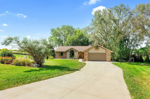 2875 Golden Cir, Stoughton, WI 53589