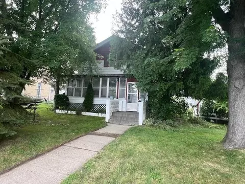 607 E Cook St, Portage, WI 53901