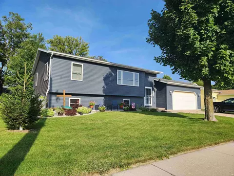 208 Marlboro Ave, Edgerton, WI 53534