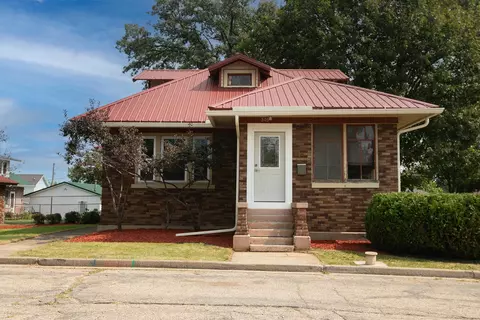 305 S Linn St, Dodgeville, WI 53533