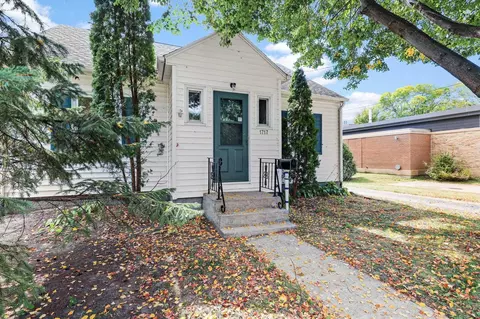 1717 Schlimgen Ave, Madison, WI 53704
