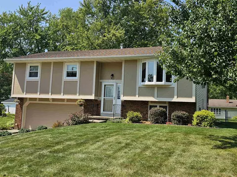 5806 Leanne Ln, Mcfarland, WI 53558