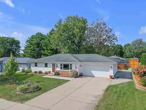 690 Dunn Ave, Oregon, WI 53575