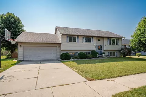 33 Jaz Cir, Reedsburg, WI 53959