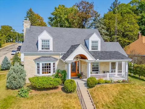 1129 W Conant St, Portage, WI 53901