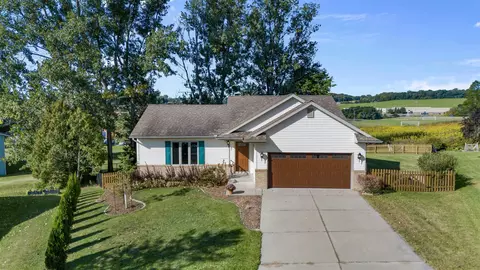 727 Eagle Cir, Lodi, WI 53555