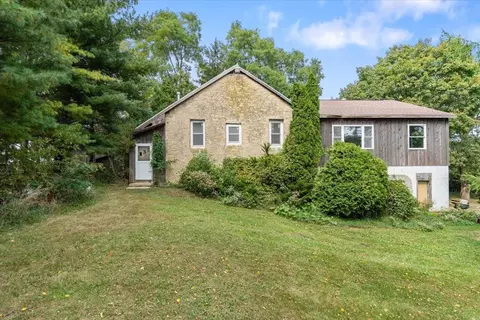 6691 Twin Lane Rd, Sun Prairie, WI 53590