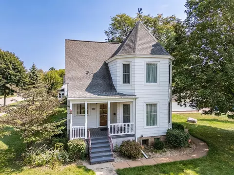 1120 Ash St, Baraboo, WI 53913