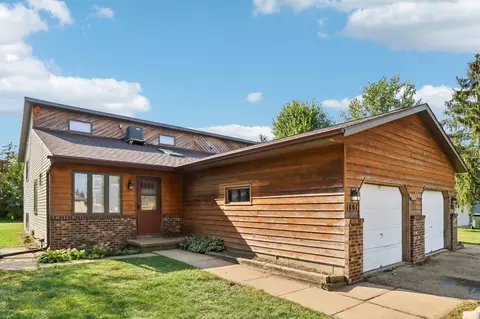 1801-1803 Delaware Dr, Sun Prairie, WI 53590