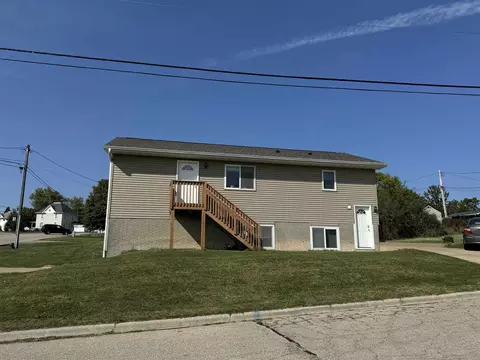 695 Staley Ave, Platteville, WI 53818