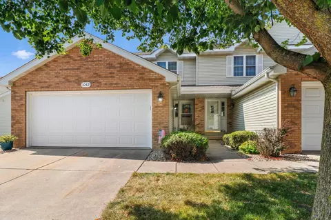 1042 Stonewood Xing, Sun Prairie, WI 53590