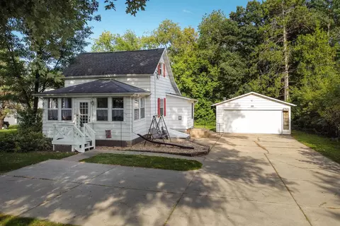 109 Menhall Dr, Edgerton, WI 53534