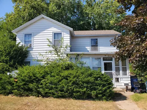 213 E Conant St, Portage, WI 53901
