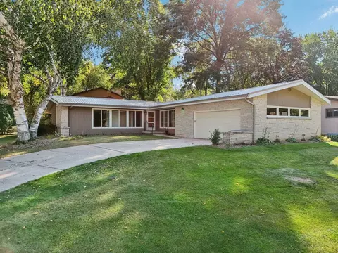 301 Meadow Ln, Deforest, WI 53532
