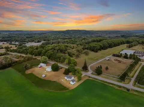 n3075 Smokey Hollow Road, Poynette, WI 53955