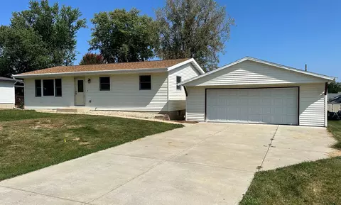 805 Pleasant View Dr, Stoughton, WI 53589
