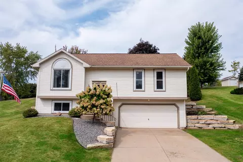105 Victoria Ln, Barneveld, WI 53507