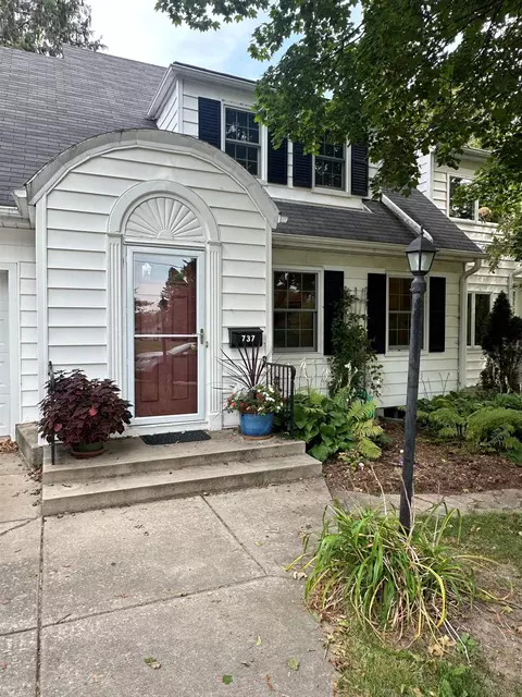 737 Gilmore St, Madison, WI 53711