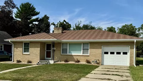 670 N 2nd St, Platteville, WI 53818