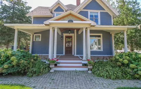 209 E Main St, Cambridge, WI 53523