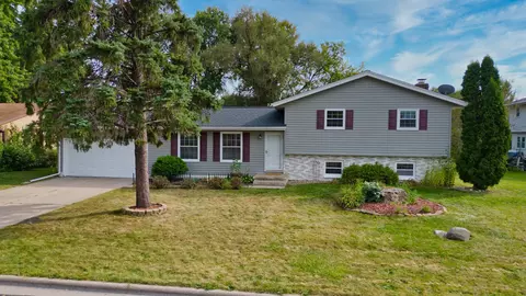 1125 Severson Dr, Sun Prairie, WI 53590