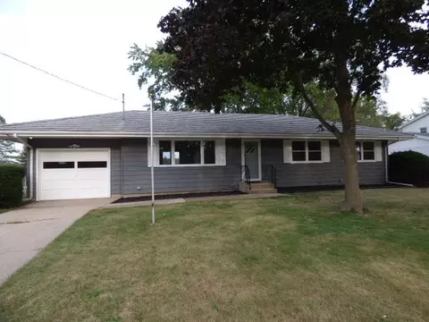 1977 Arrowhead Dr, Beloit, WI 53511