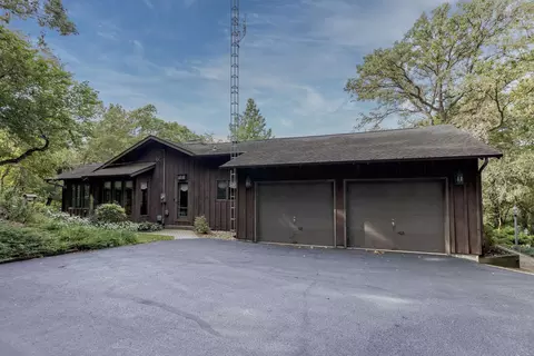 3502 N Spring Hill Dr, Janesville, WI 53545