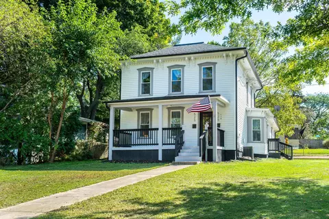525 W South St, Stoughton, WI 53589