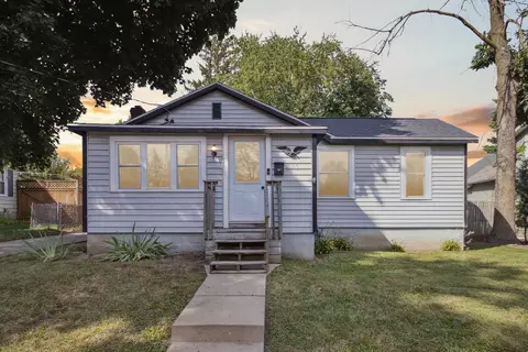 1326 Gartland Ave, Janesville, WI 53548