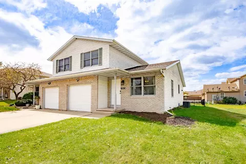 202 Ashberry Ln, Stoughton, WI 53589