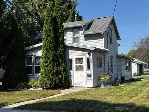 716 E South St, Beaver Dam, WI 53916
