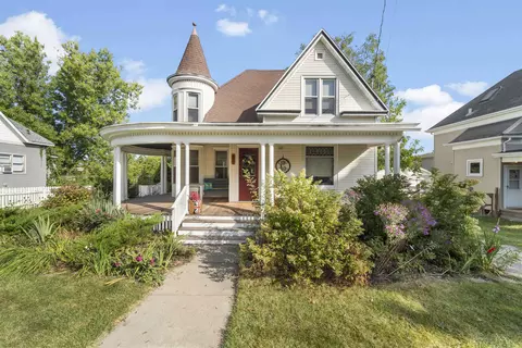 802 E Main St, Mount Horeb, WI 53572