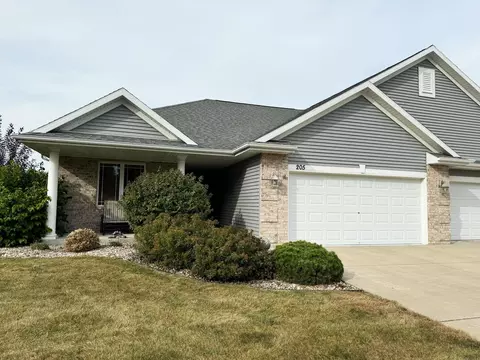 205 E Hamilton St, Fox Lake, WI 53933