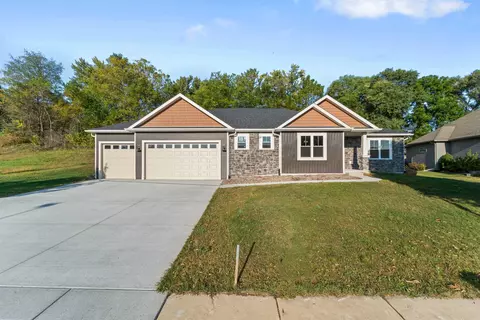 513 Pheasant Trl, Deerfield, WI 53531