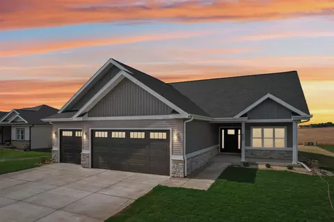 215 Chickadee Ln, Sauk City, WI 53583