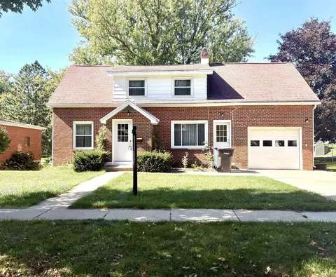 304 S 2nd St, Mount Horeb, WI 53572