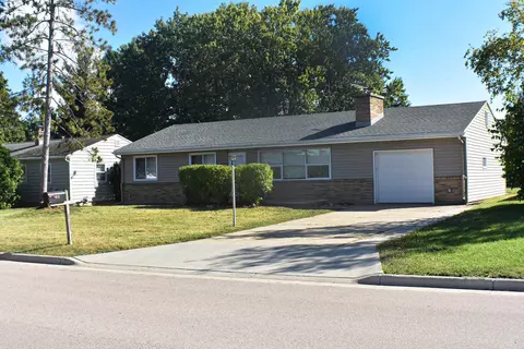 411 S Harmony Dr, Janesville, WI 53545