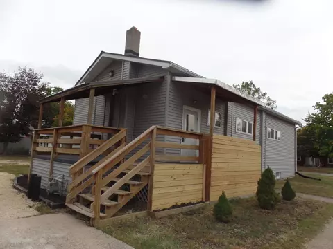 1227 S 10th St, Prairie Du Chien, WI 53821